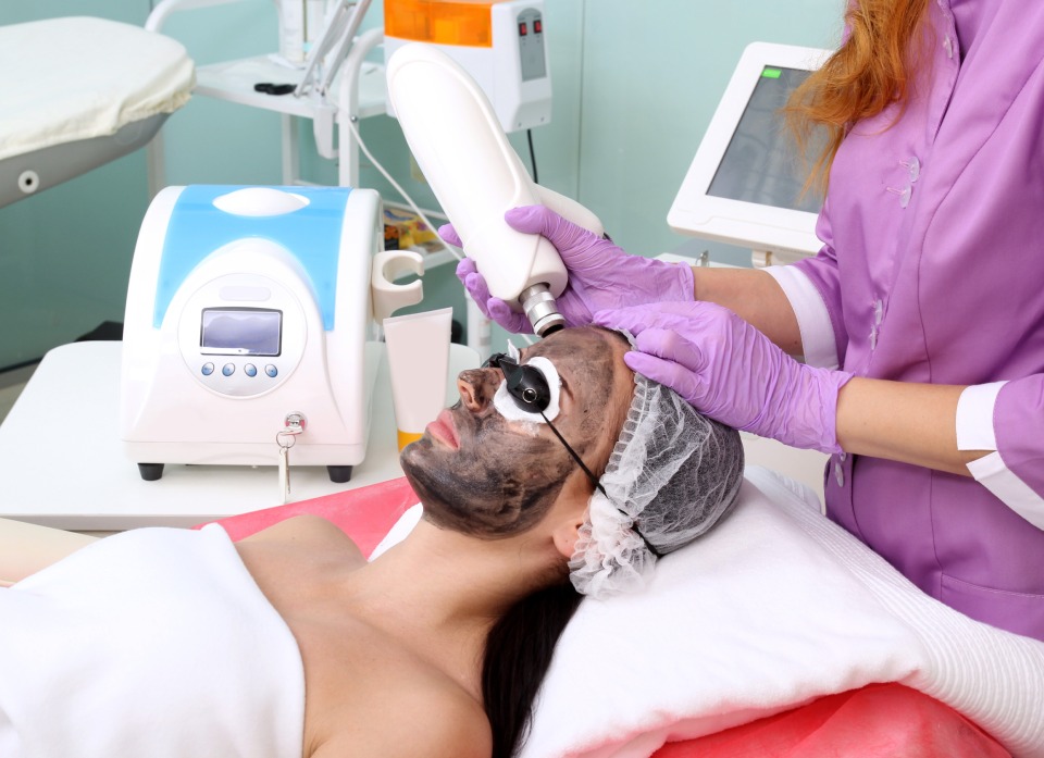 Browstyling (epileren met touwtje)